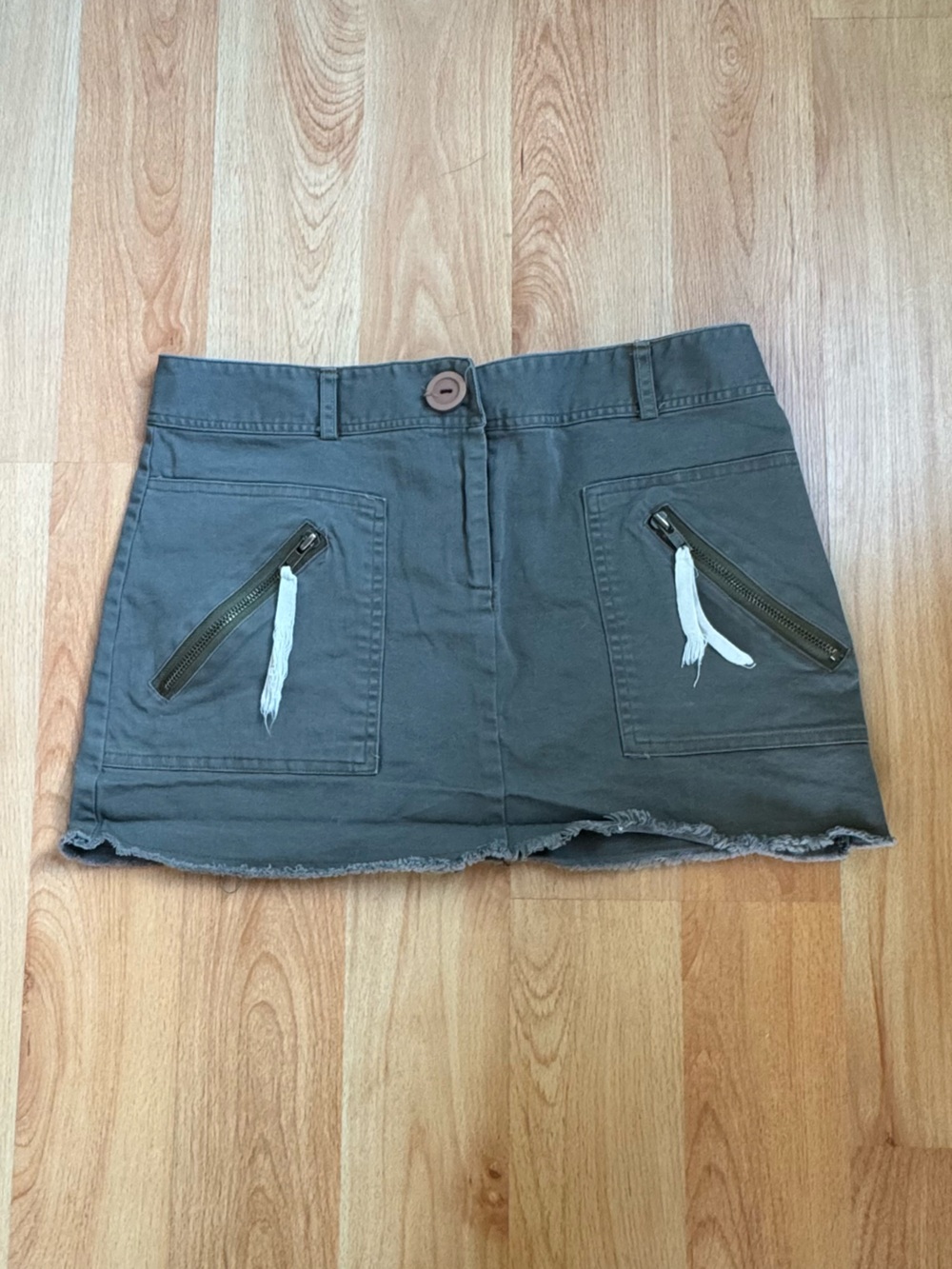 Pearl Olive Green Y2K Cargo Mini Shorts with Zip Pocket Details Size Medium